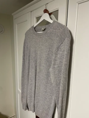 John Henric Ull & Kashmir tröja   - Hej, säljer en Ull & Kashmir tröja från John Henric. Det är en äldre kollektion men i gott skick. Storlek S. Skriv gärna vid frågor eller funderingar!🙌🙌