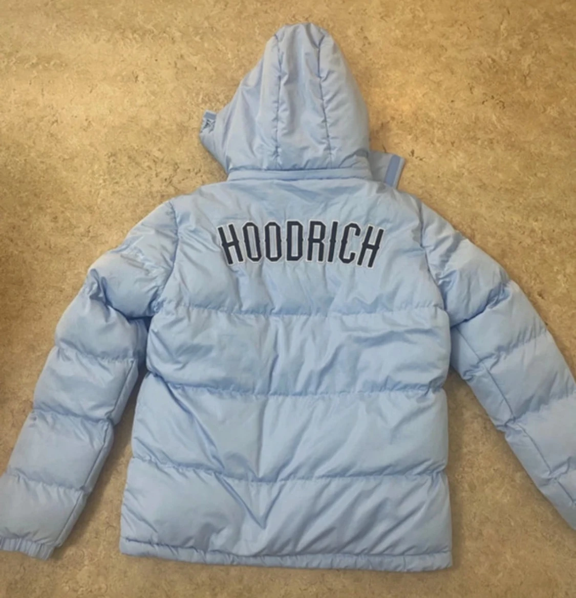 Ljusblå pufferjacka från Hoodrich - 1