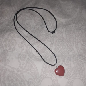 Halsband med hjärta  - Fin 