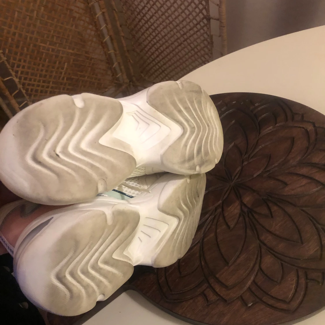 Vita chunky sneakers med pastell - 3