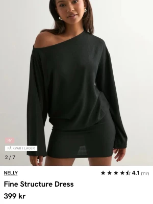 fin klänning  - använd 2/3 gånger Jättefin men tyvärr används den inte längre 😊