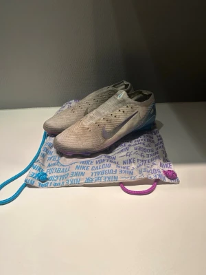 Fotbollskor Elit - Säljer mina gamla Nike elit fotbollskor | nypris 3599kr. | Mitt pris 599 | Hör av er vid frågor!