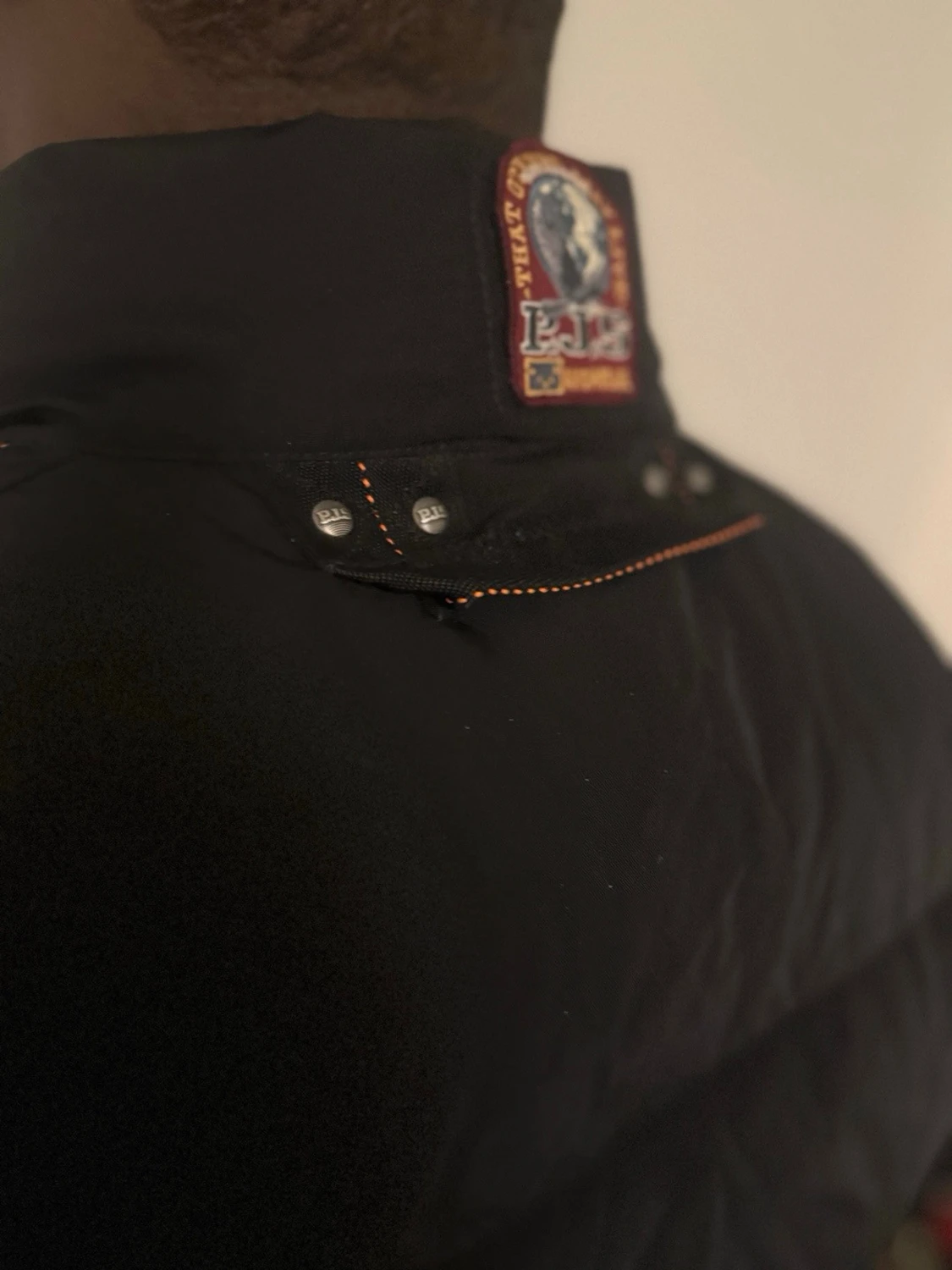 Svart dunväst från Parajumpers - 2