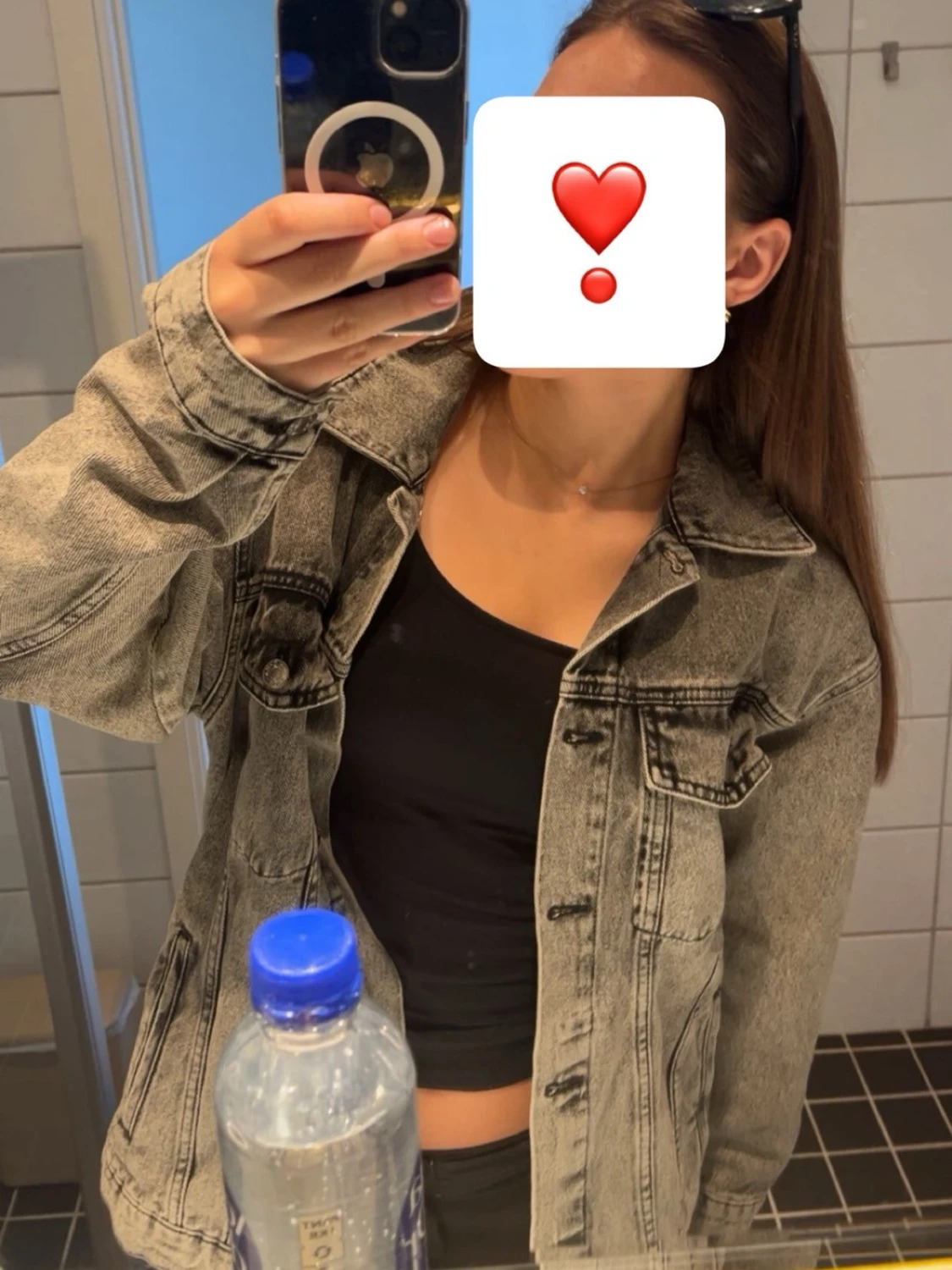 Grå jeansjacka med knappar