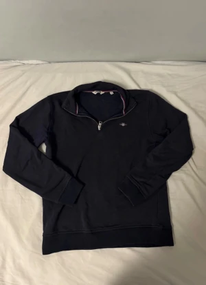 Gant quarter zip - Bought at Kids brand store for 1199 kr= 110 euros Haven’t used it that much, really good quality, no marks no issues whatsoever. It’s kid size 176 cm doesn’t fit me anymore as am nearly 185 cm. For anymore info or questions please contact me🙏👍😃