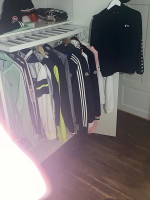 Riktig feta kläder  - Har mycket feta kläder säljer i bra pris 