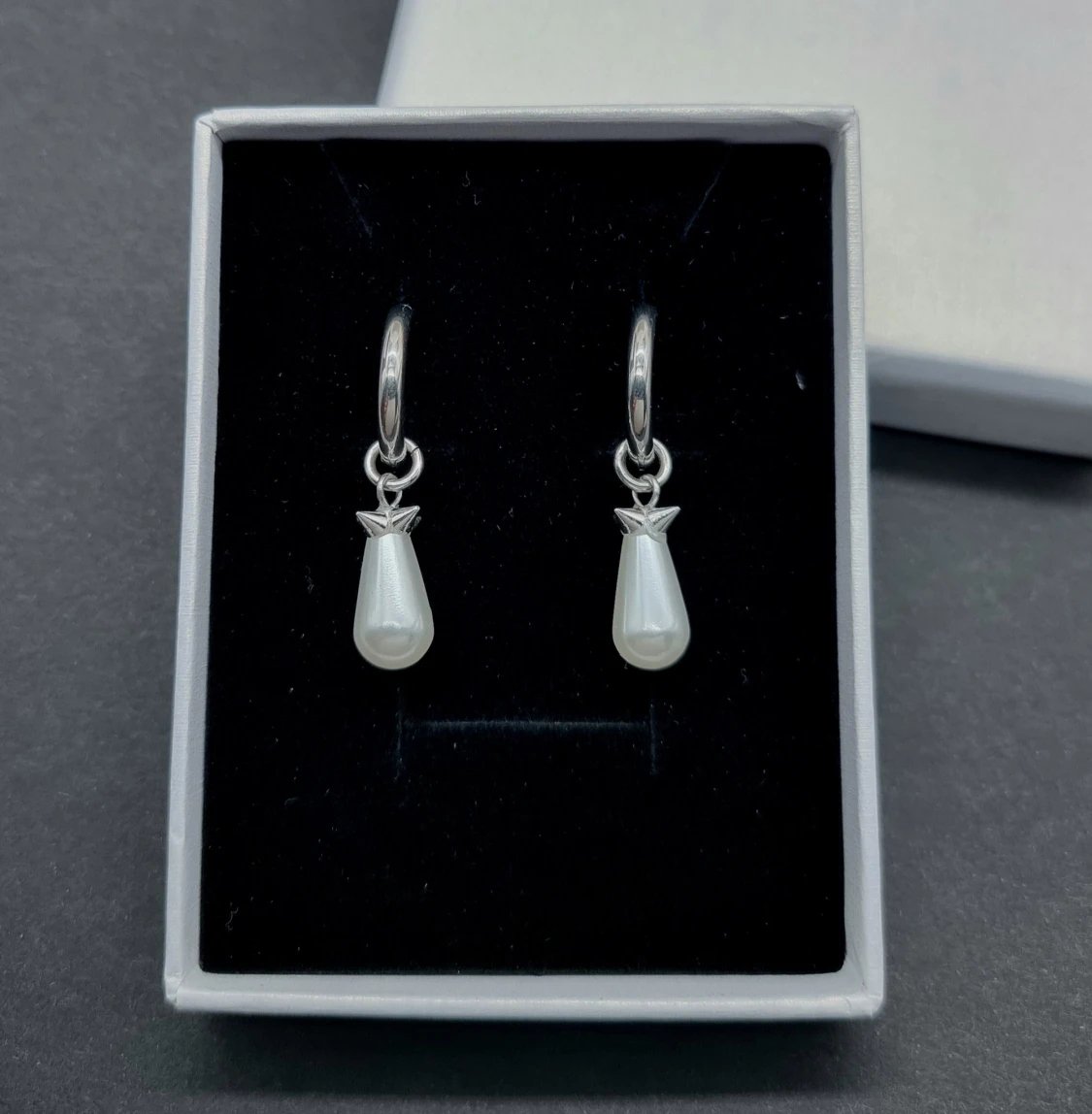 Stilrena handgjorda örhängen 