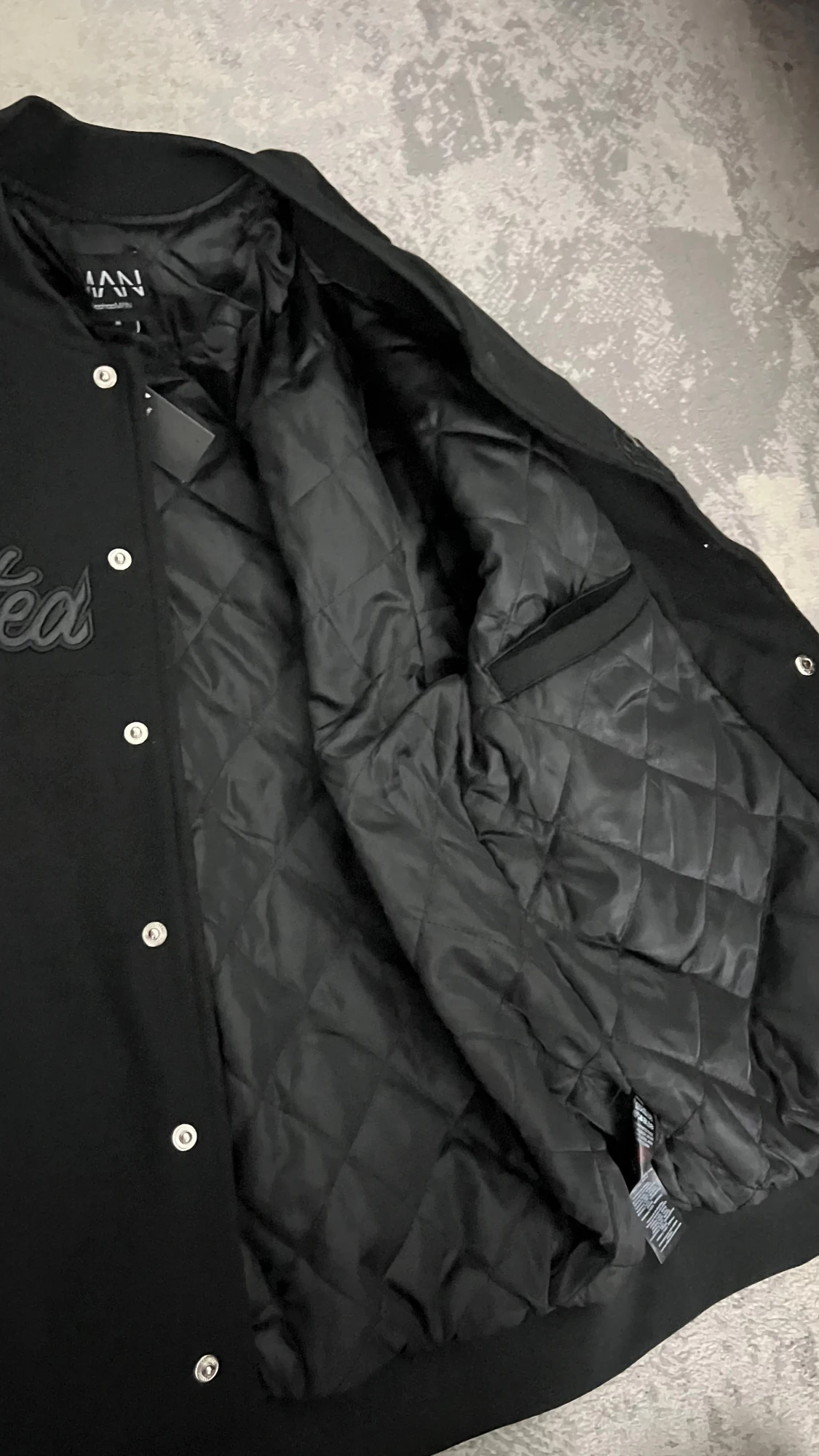 Svart bomberjacka från boohooMAN - 1