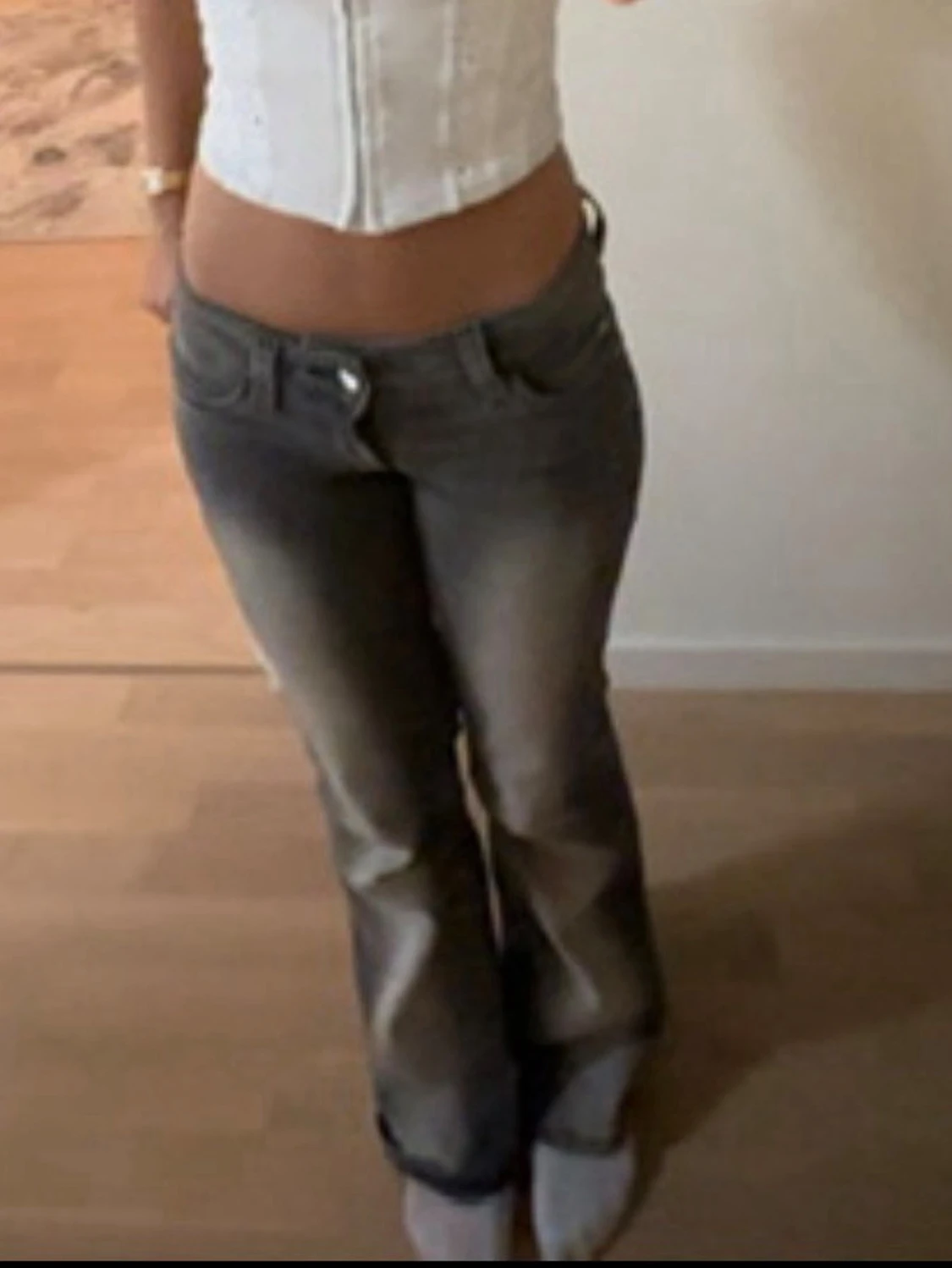 Grå bootcut jeans med låg midja - 1