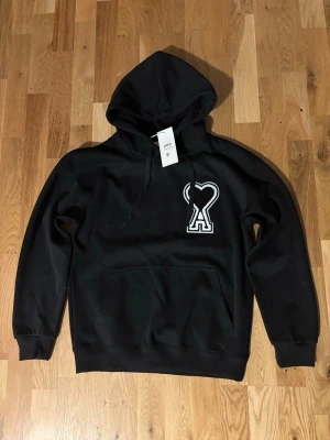 Ami Paris hoodie  - Köpte M men passar som S helt ny 