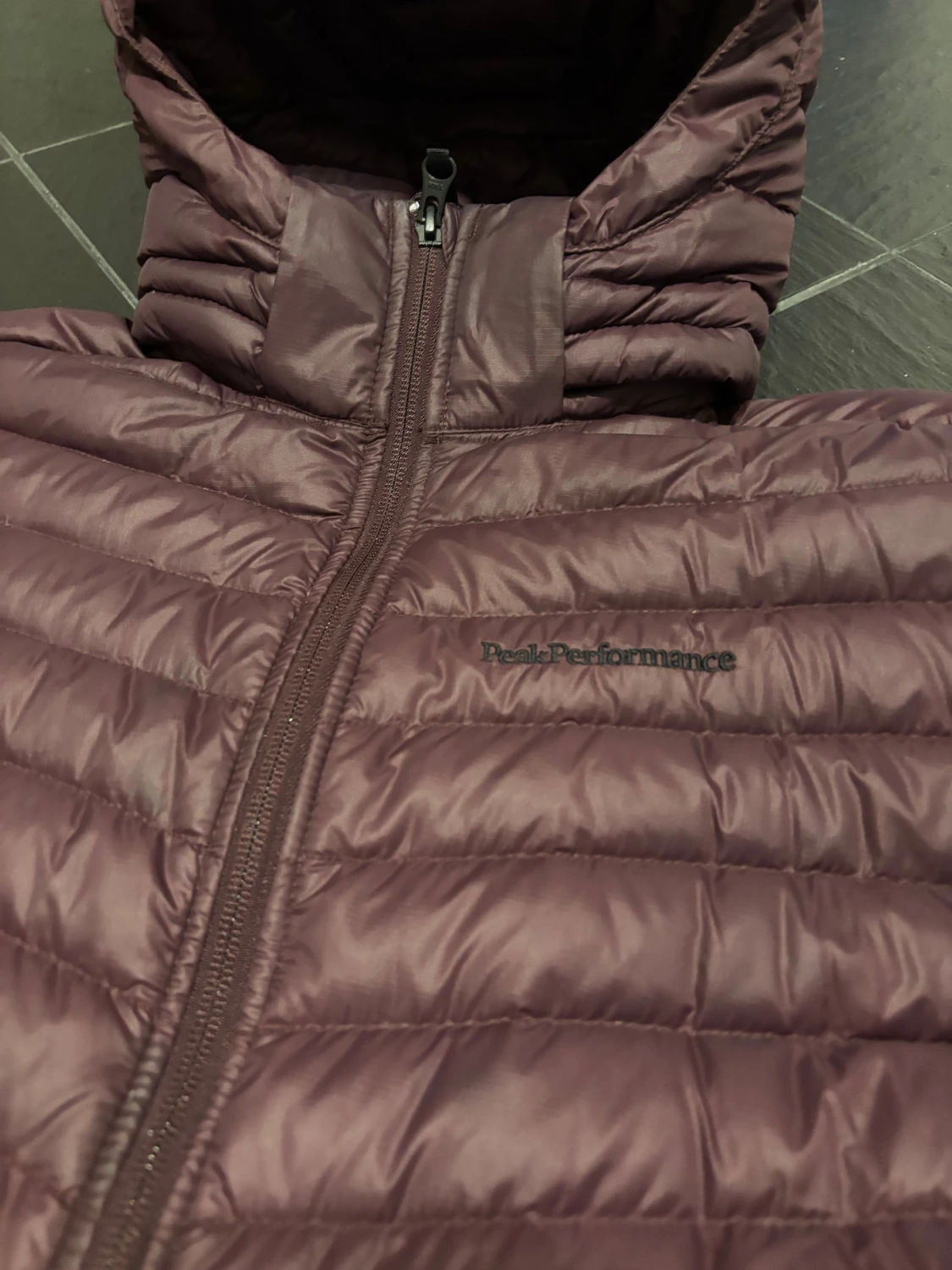 Mörklila dunjacka Peak Performance - 1