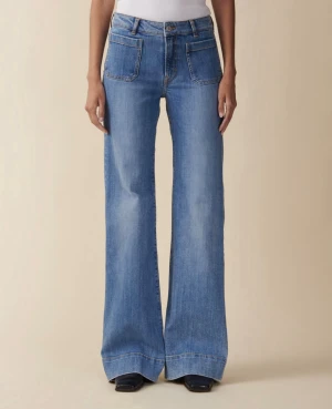 JEANARICA St Monica Low (Light Classic Vintage) - Säljer dessa Jeanerica Jeans i modellen St Monica Low, färgen Light Classic Vintage, storlek W28L34♥️älskar dessa jeans och denna modellen men dessa har tyvärr blivit för stora för mig (säljer flera färger!)♥️♥️ jag är ca 172 cm lång och dessa är perfekta i längden för mig! Nypris: 2200kr