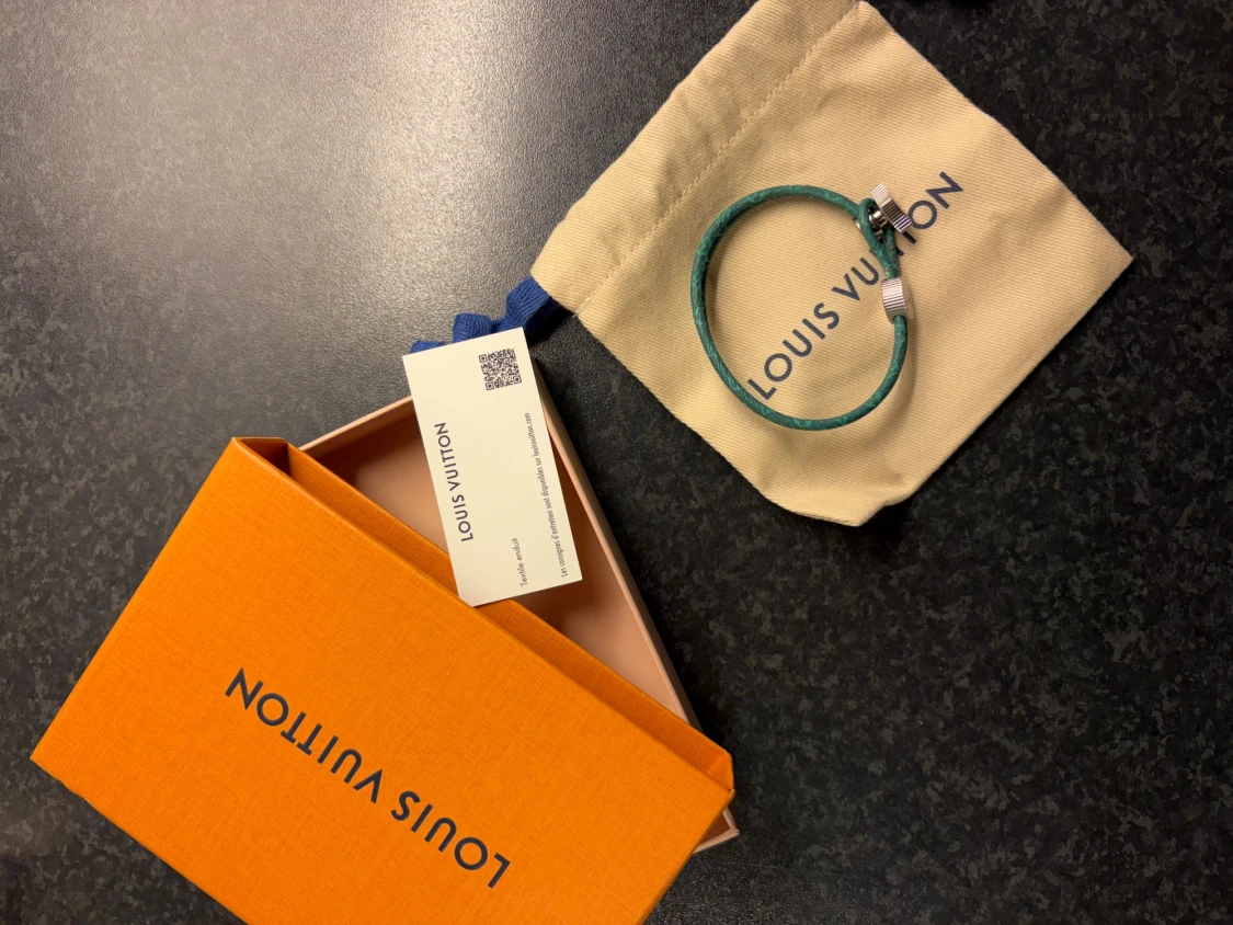 Louis Vuitton läderarmband Grön 