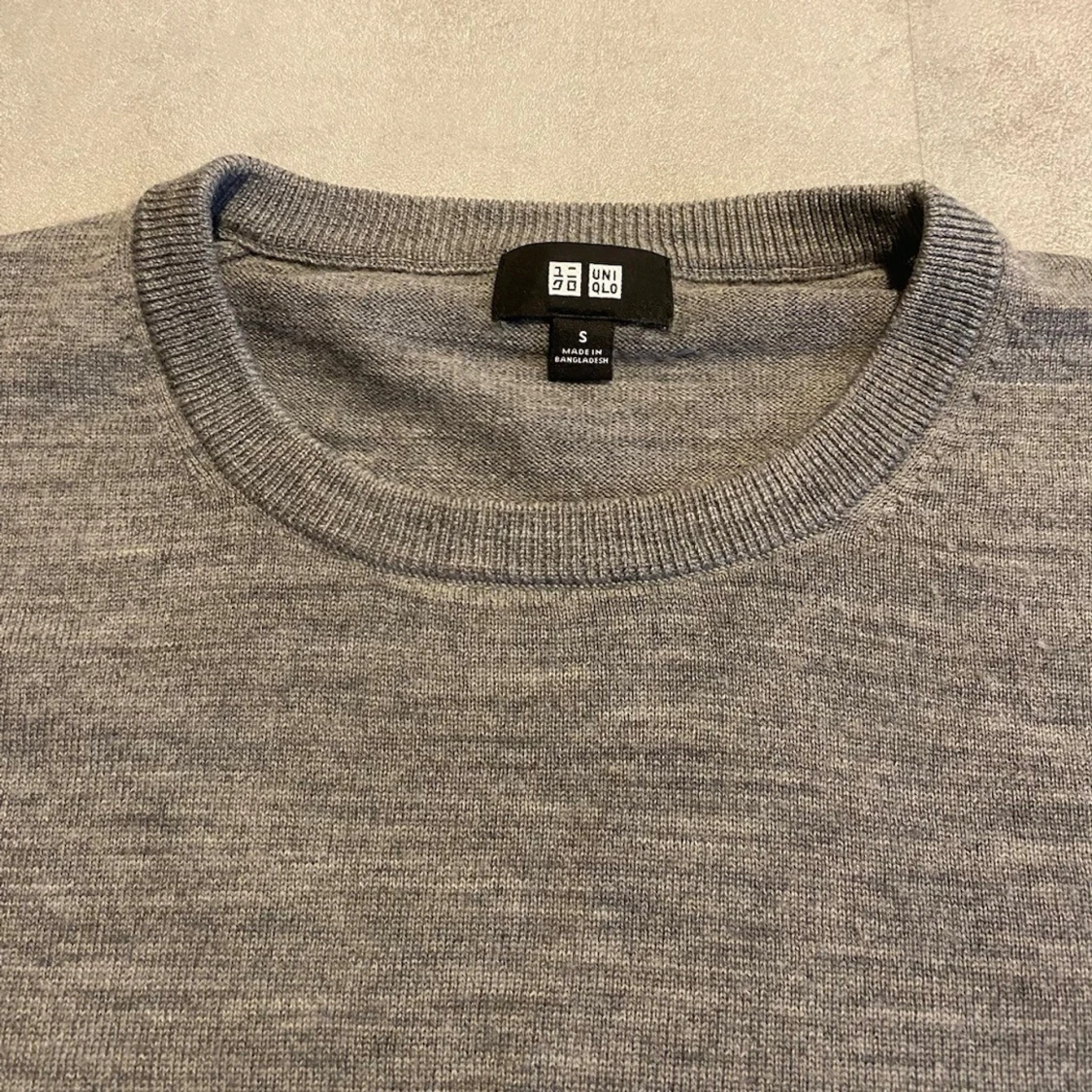 Grå stickad tröja från uniqlo  - 1