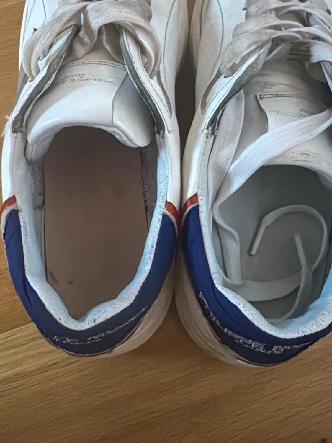 Philippe Model vita sneakers med blå detalj  - 1