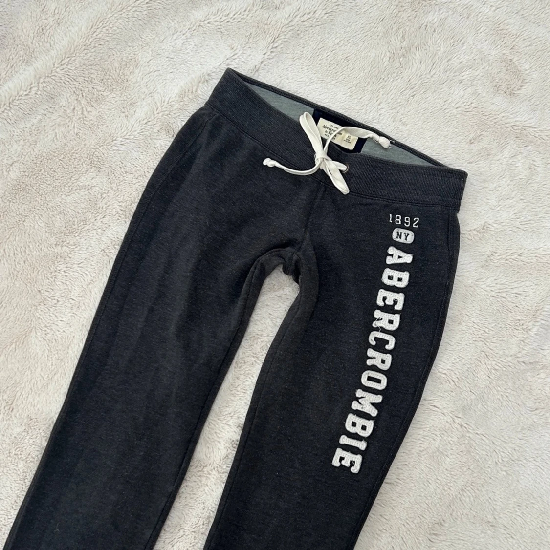 Abercrombie & fitch lågmidjade byxor 