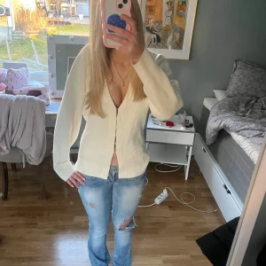 Jättesöt tröja - Den är i super skick utan några defekter!!🥰