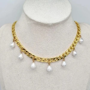 Stilfullt halsband  - Rostfritt stål. Liknande Maria Nilsdotters smycke. Kedjetjocklek-8mm. ✏️Beteckningen för rostfritt stål – 201 – en lägre klass, kan reagera snabbare med vatten, parfymer och oxidera.