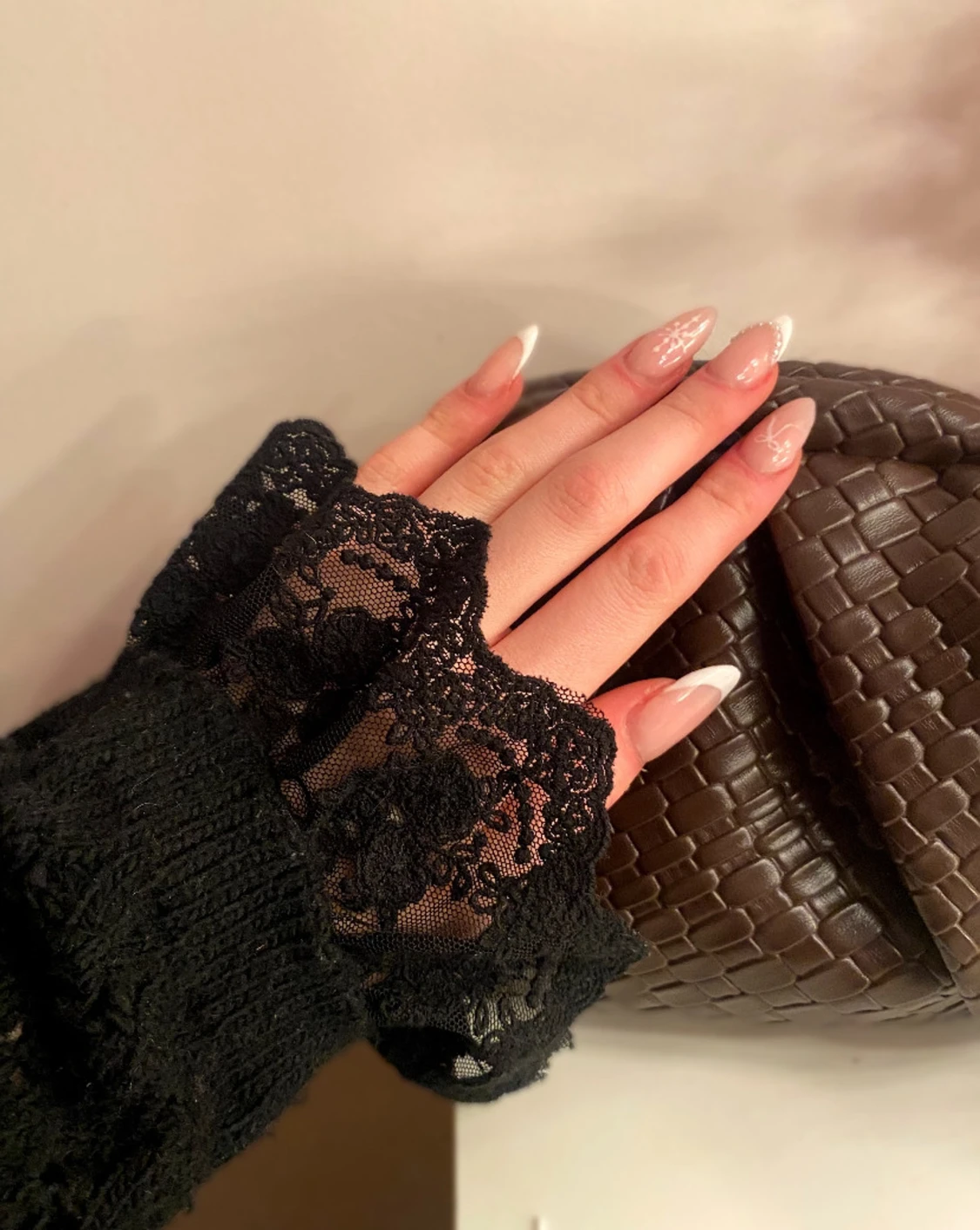 Svart kofta med spetsvolang - 2