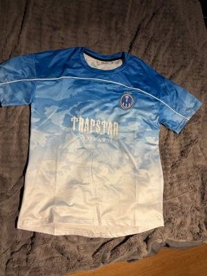 Trapstar t shirt - Passar som M