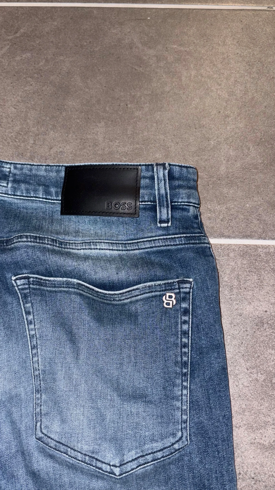 Blå jeans från BOSS, storlek 31 - 2