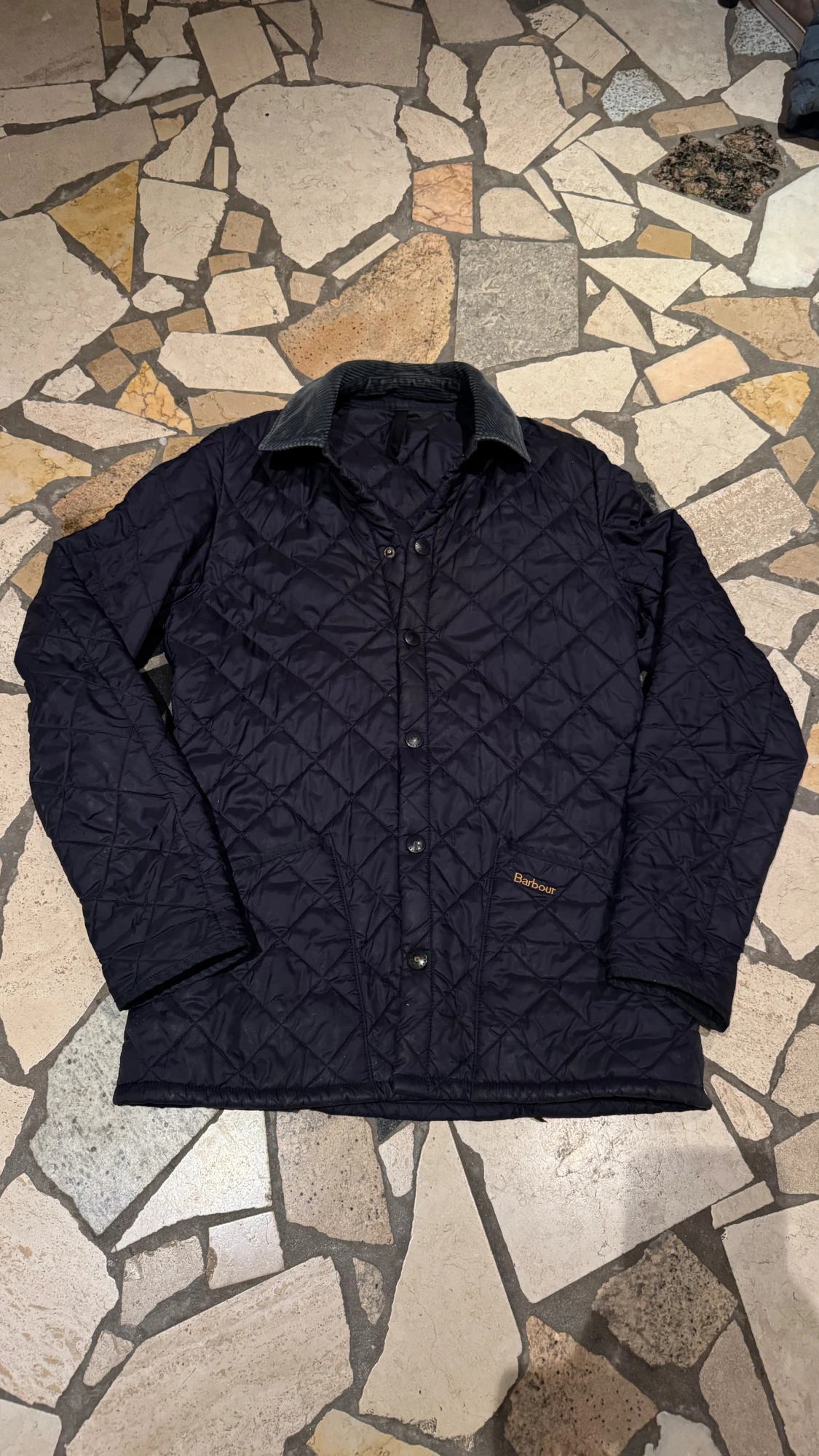 Mörkblå quiltad jacka från Barbour - 1