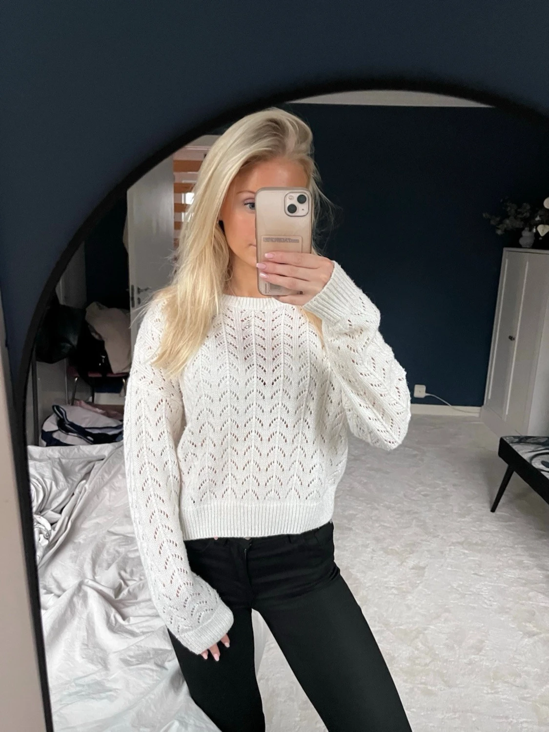 Vit stickad tröja med hålmönster - 1