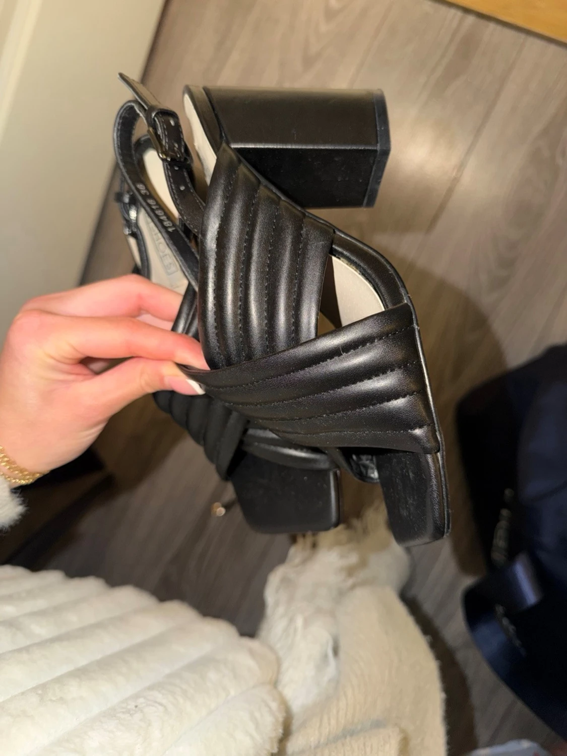 Svarta sandaler med klack från NLY Shoes - 1