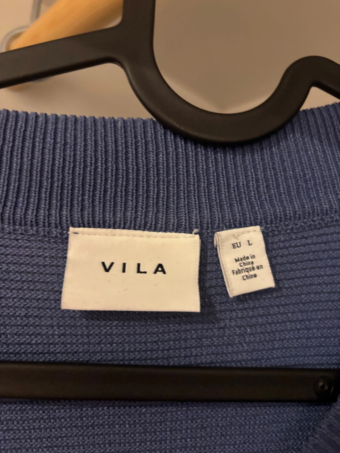 Blå stickad tröja med volang från Vila - 2