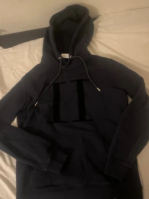 Les deux hoodie  - Helt ny utan pris lapp säljer den för att den var för liten för mig