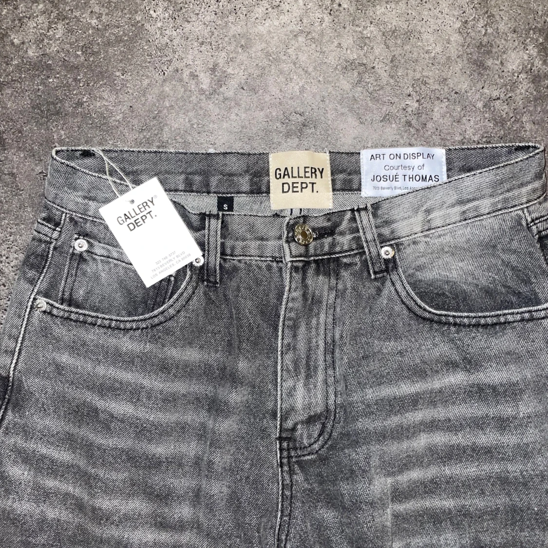 Grå flared jeans från Gallery Dept. - 1