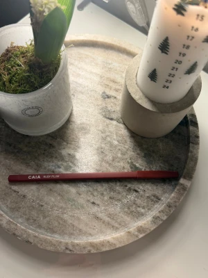 Caia läppenna Ruby Plum - Helt ny läppenna från Caia. Fick i deras julkalender och nyansen är inte min typ av färg. Tror den kan vara lite röd/rosa på läppen. Hör gärna av dig vid frågor❤️ Nypris: 195 kr