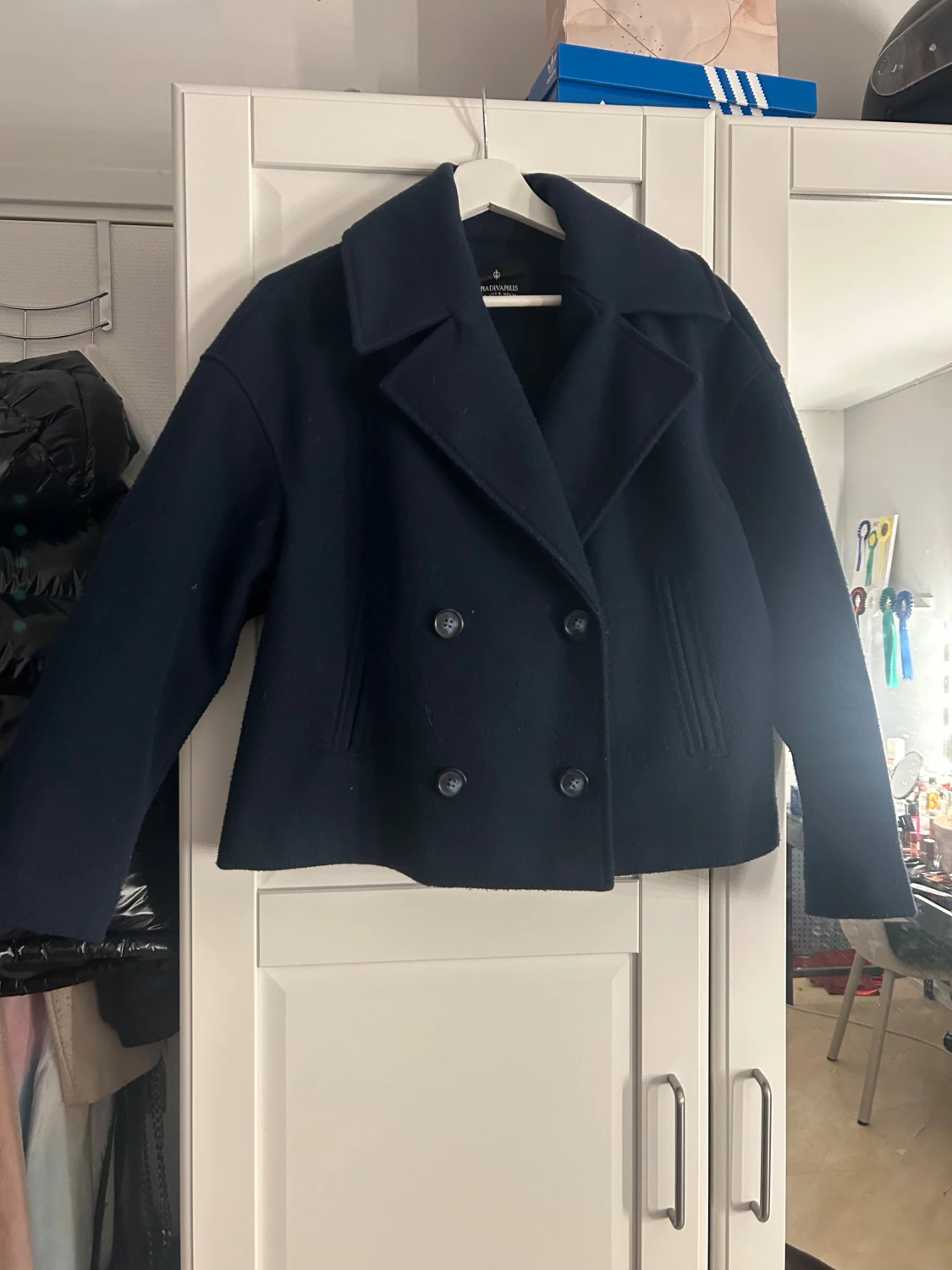 Mörkblå skepparkavaj från Stradivarius