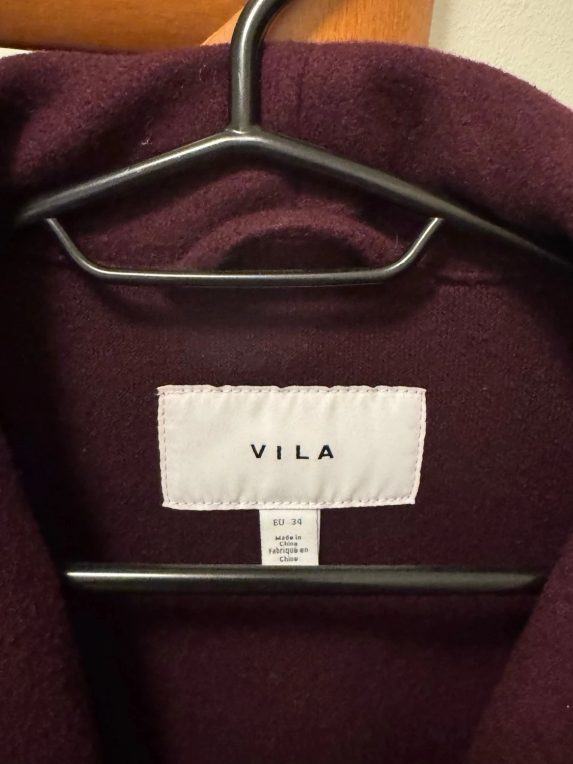 Vinröd kappa från VILA  - 1