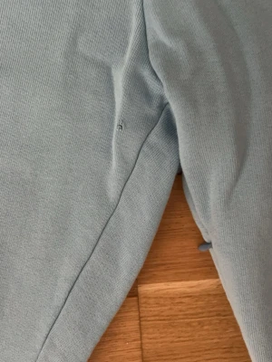 Hoodrich byxor - Säljs för att dom inte används har knappt använt byxorna men de blev hål i dom där av sluta jag använda dom Storlek M.