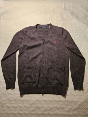   Polo Ralph Lauren Kofta  - Snygg mörkgrå kofta från Polo Ralph Lauren || Storlek M 