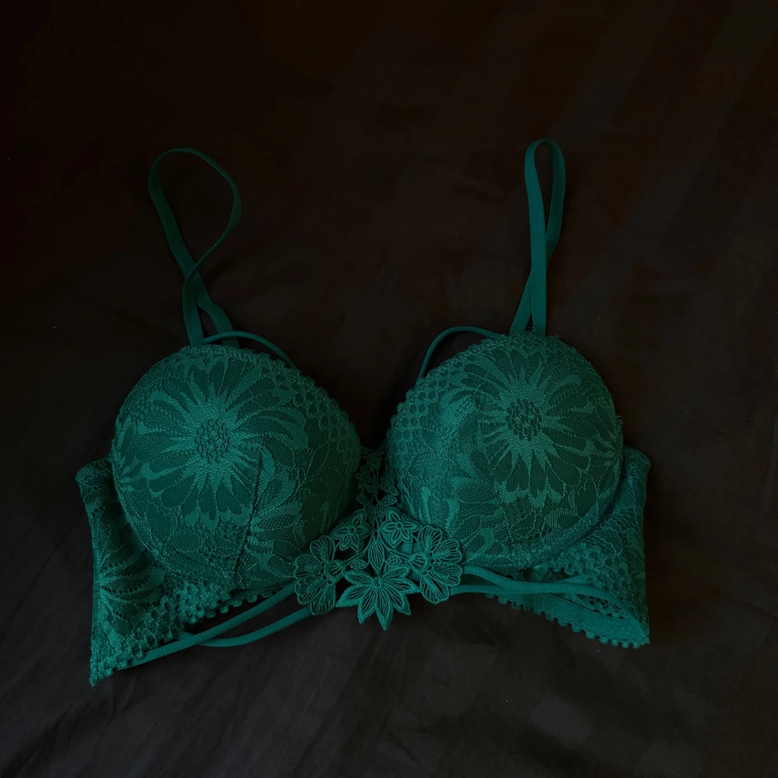 Grön spets-bh med blommigt mönster