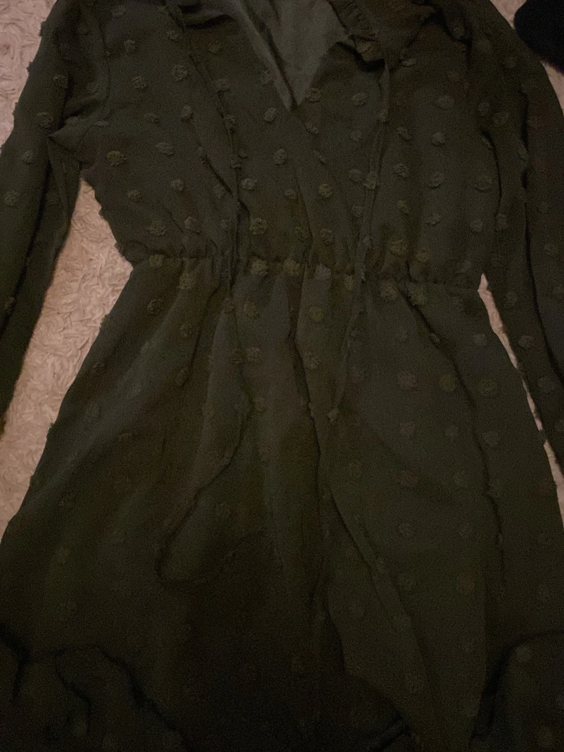 Grön prickig kortklänning med snörning - 2