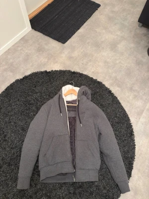 Moose Knuckles Bunny - Säljer nu min Moose knuckles bunny. Skicket är mycket bra och den är väldigt skön att ha på sig på kalla dagar.  Äkthetsbevis finns!! Är köpt från Sellpy där äktheten garanteras!