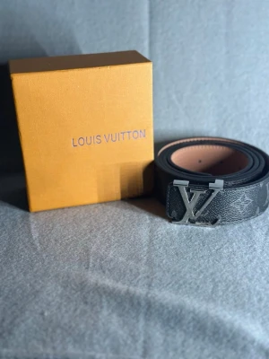 Bälte - Helt ny, skriv om du har frågor eller vill ha mer bilder.