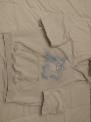 HODDIE - Säljer kläder har använt men använder it längre elr de jag aldrig använt och använder fortfarande inte