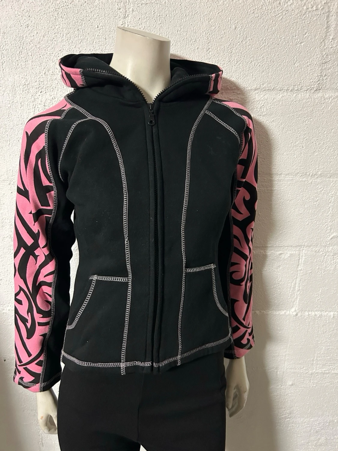 HUVJACKA XS med spetsig huva