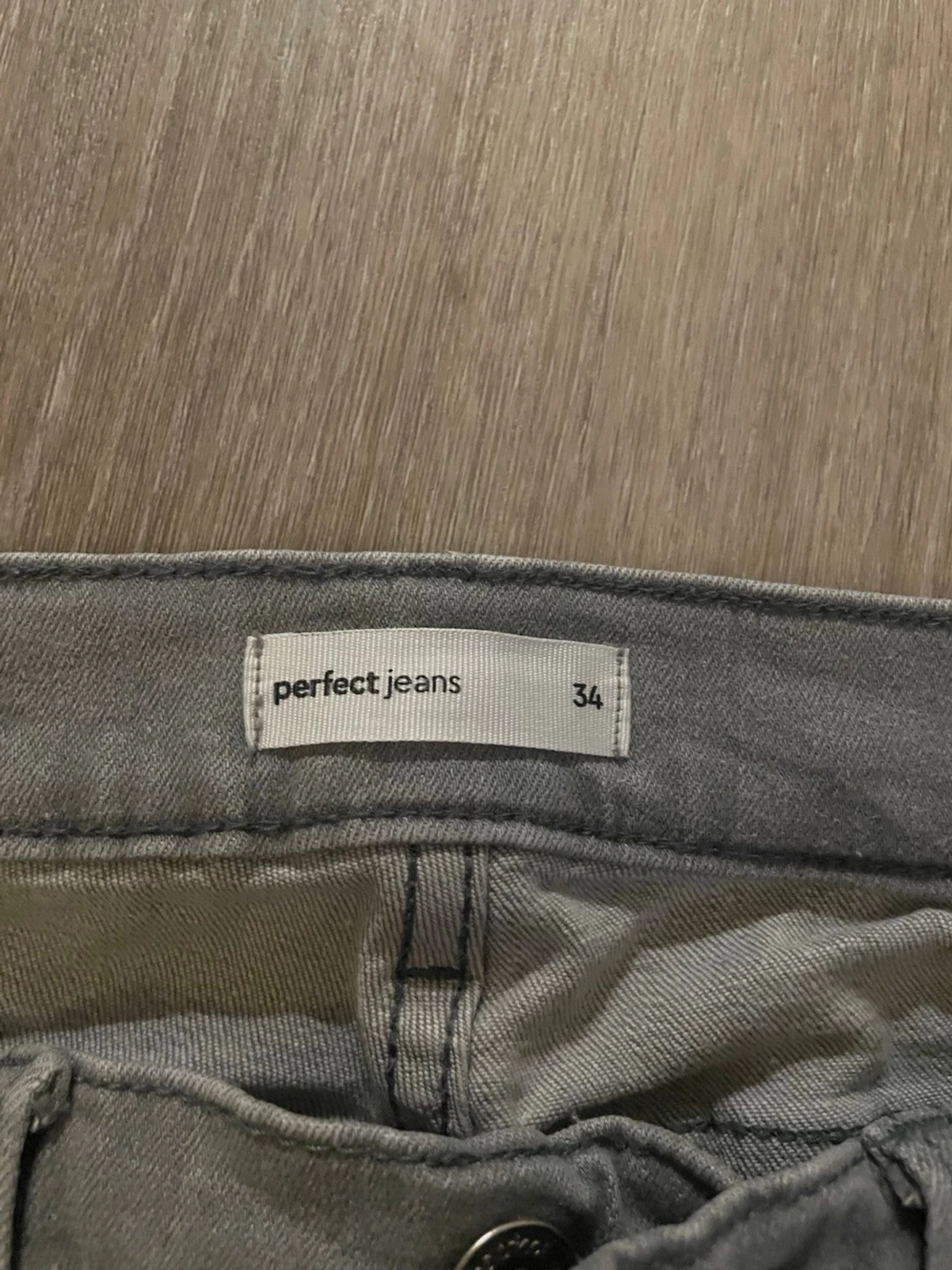 Grå jeans från Perfect Jeans, storlek 34 - 1