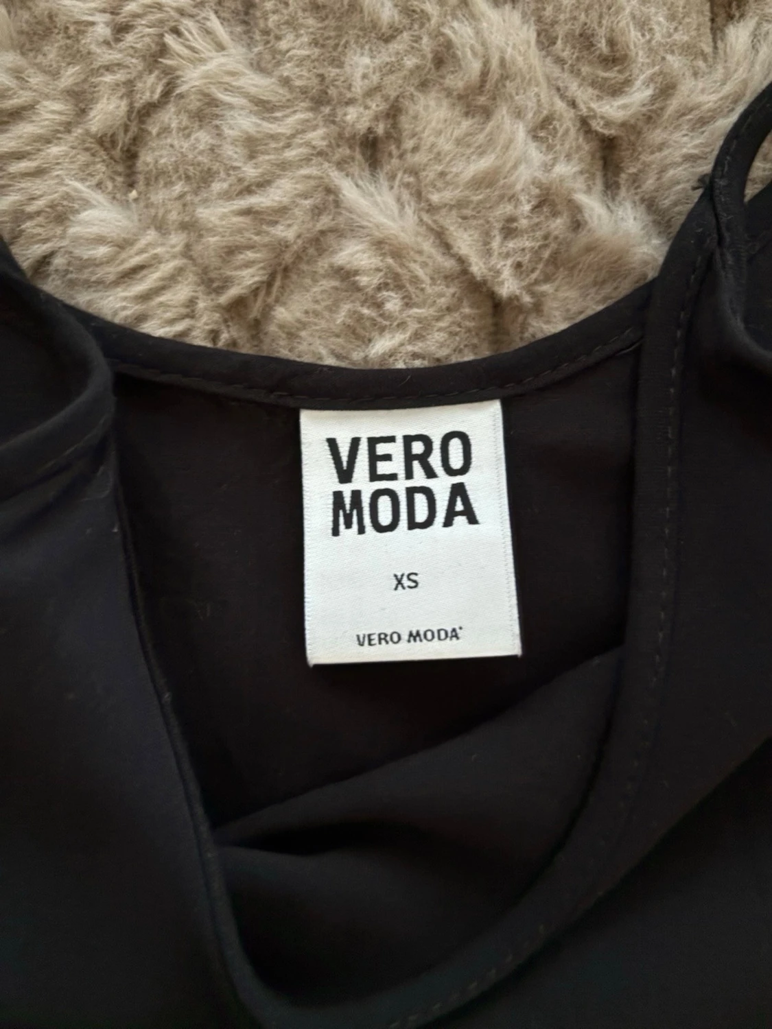 Svart linnetopp från Vero Moda XS - 2
