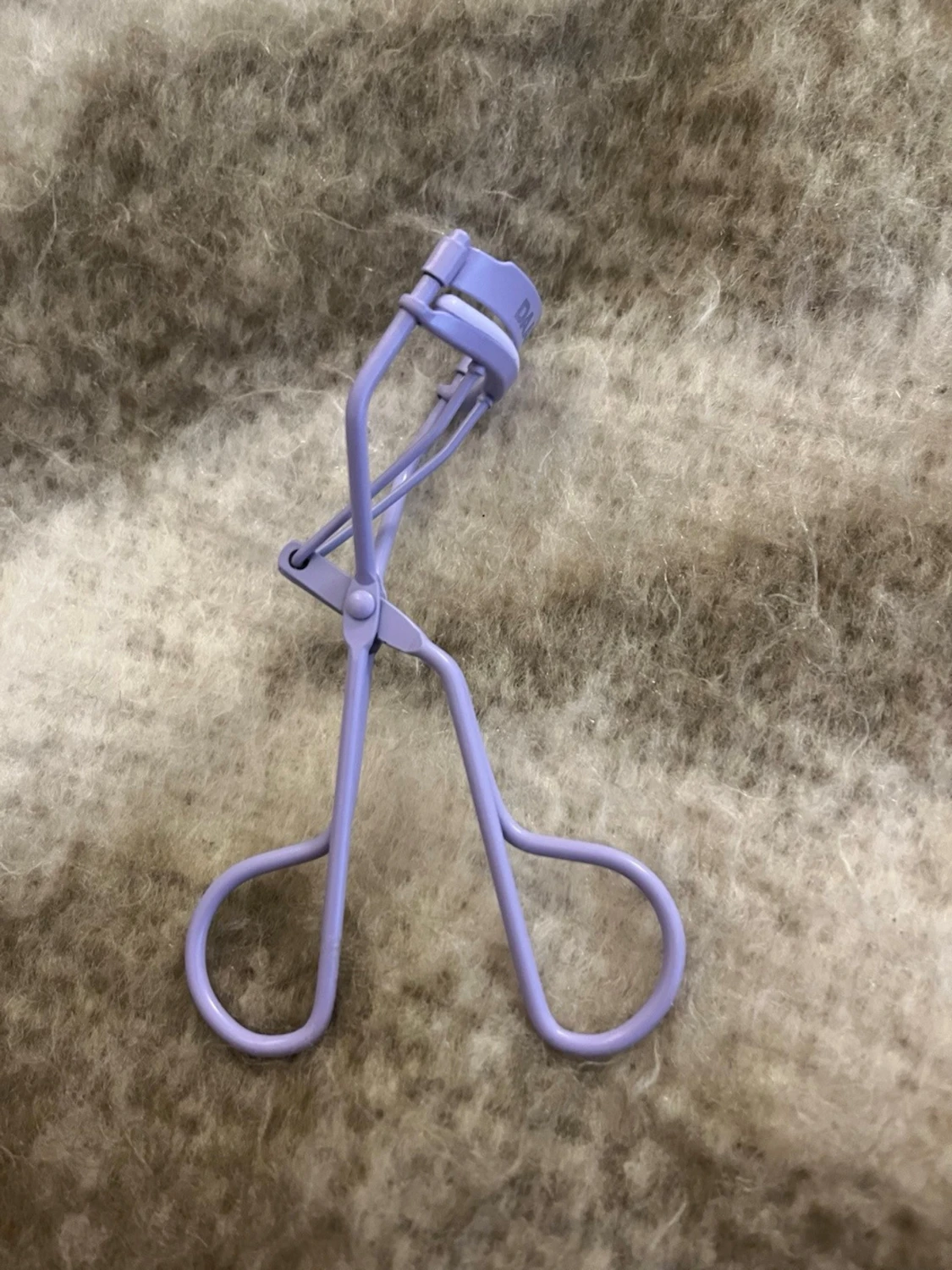 Ljuslila ögonfransböjare från DAAR - 2