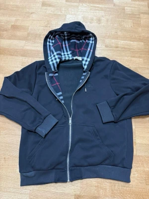 Burberry hoodie - Helt ny och oanvänd storlek M