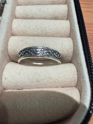 Mönster detalj ring - Vet ej storleken!