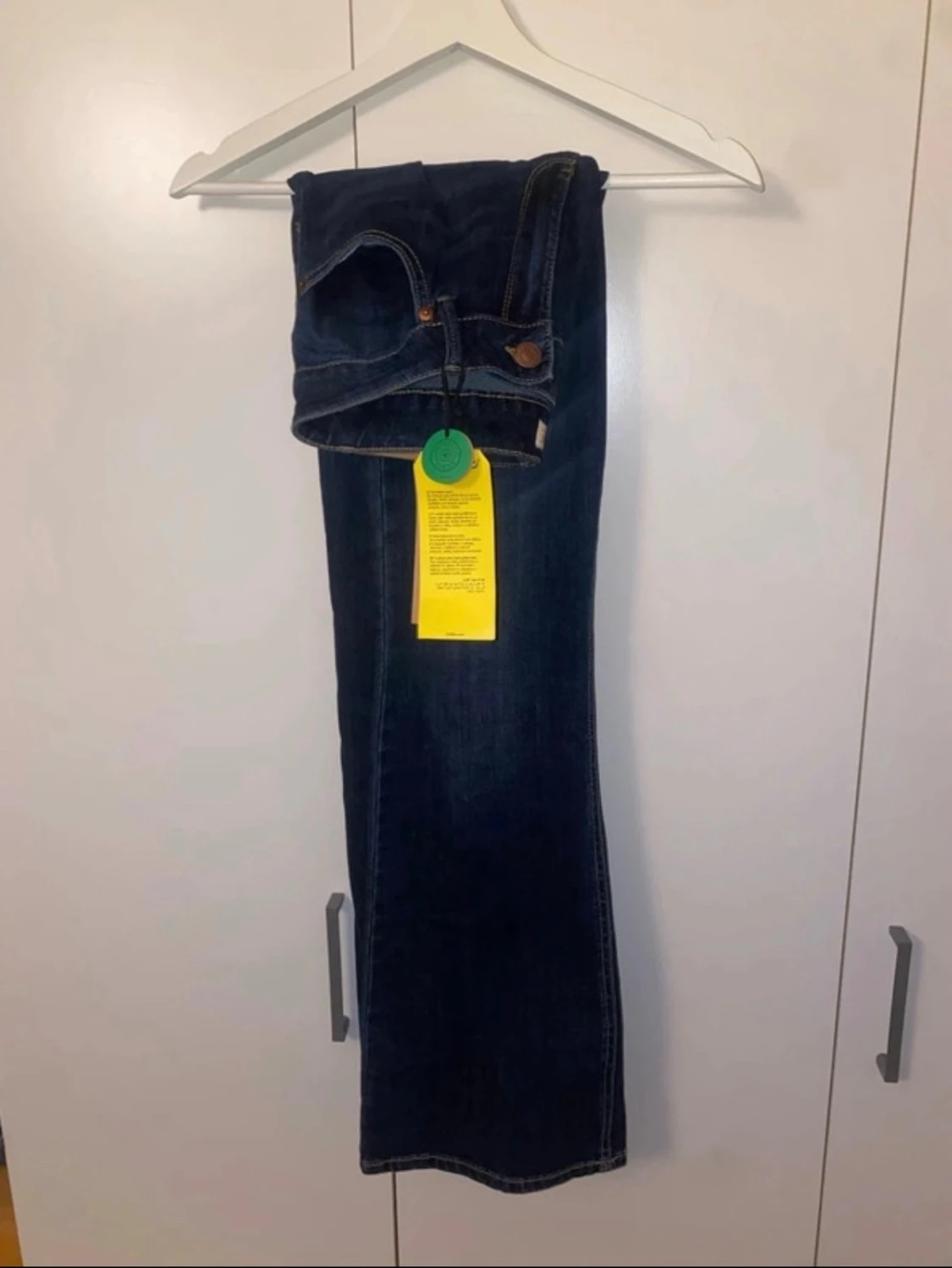 Mörkblå bootcut jeans från Karen - 2