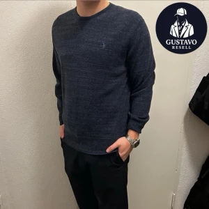 Ralph Lauren tröja - Tja. Säljer denna stickade ralph lauren tröja i storlek M. Fint skick utan defekter. Tveka inte på att ställa frågor! 🙌