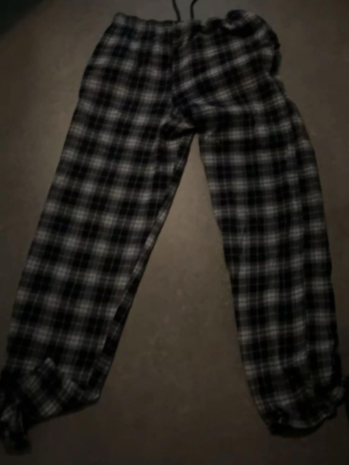 Svarta mjukisbyxor FSBN med röd text - 4